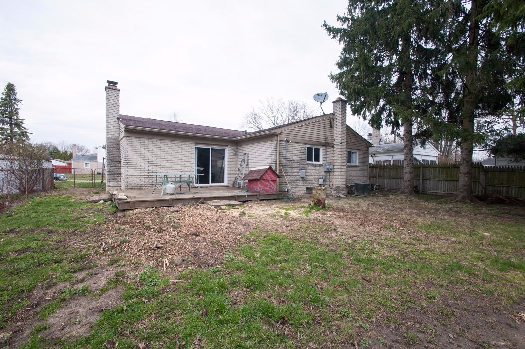 39647 John Dr, Canton Twp, MI 48187